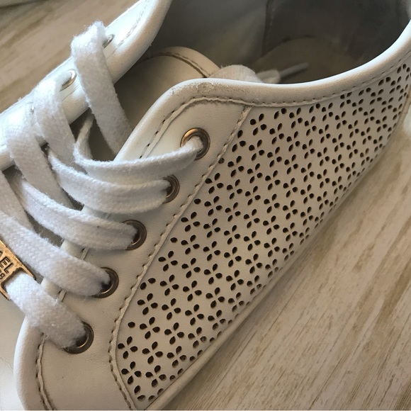 Michael Michael Kors rose gold and white Roxanne leather shoe. Size 4 preowned - Picture 8 of 16